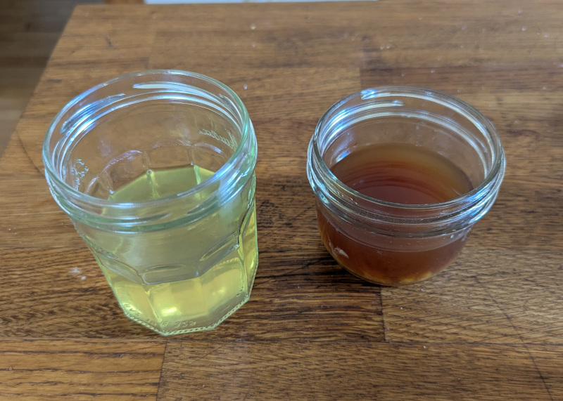 The two shellac solutions. The pale, alcohol-based one on the left and the darker water-based one on the right.